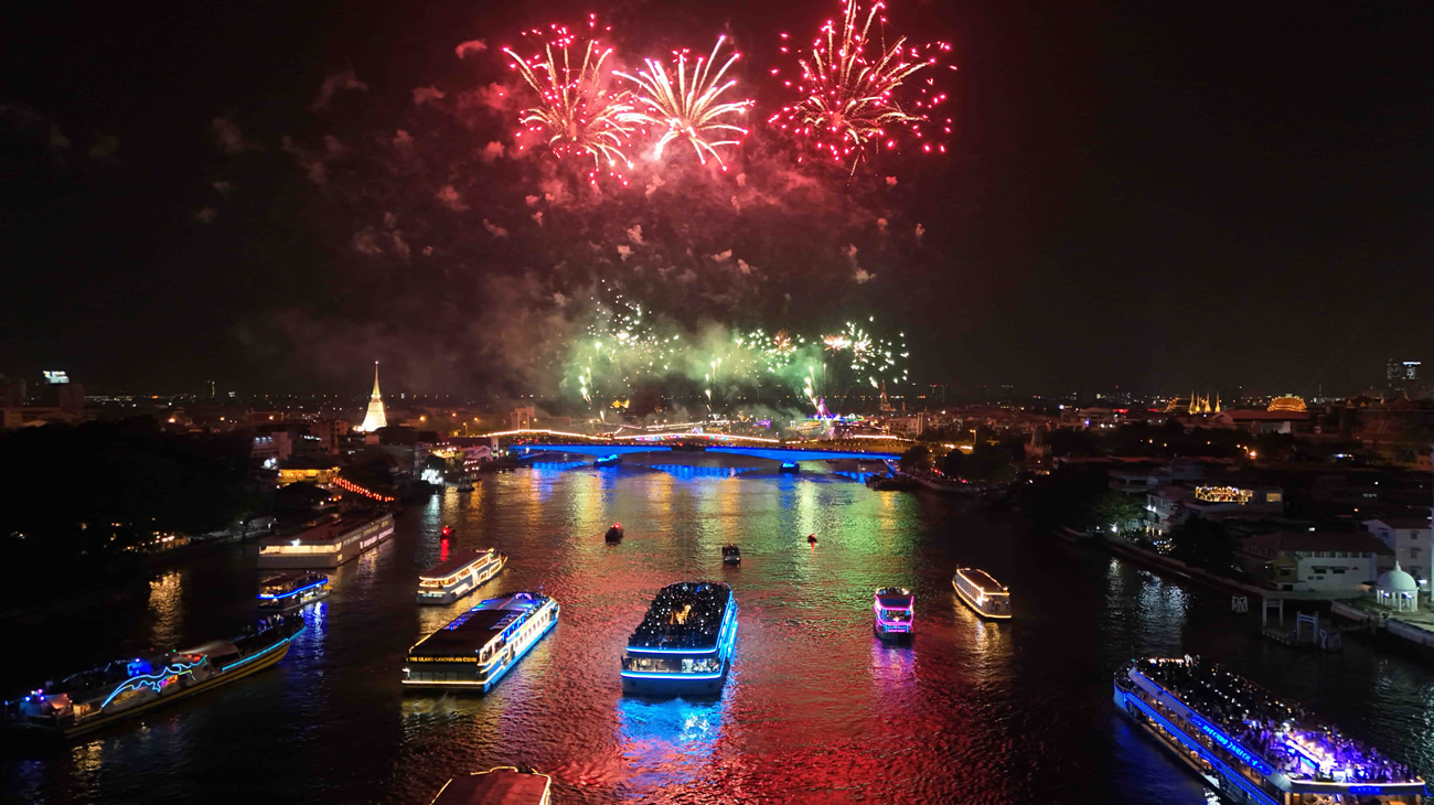 Enjoy Luxury Fine Dining Journey with Bangkok River Cruise Dinner Along Bangkok’s Chao Phraya River City Night Lights